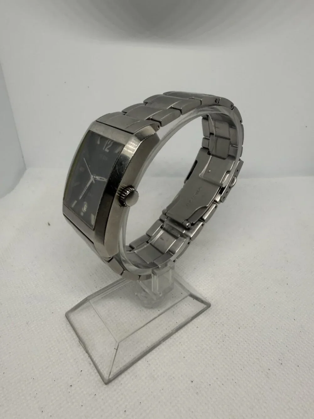 Guess G10150G Mens Silver Steel Black Textured Dial Diamond Watch 33mm